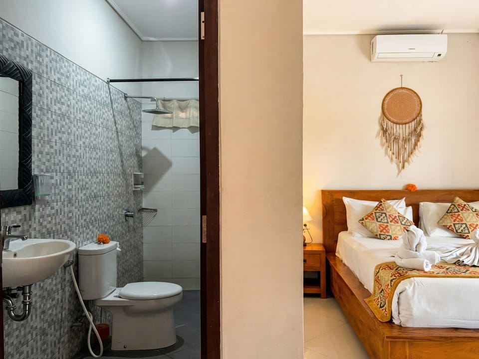 Superior Double Room, Balcony, Garden View | Bathroom | Shower, hair dryer, towels, soap