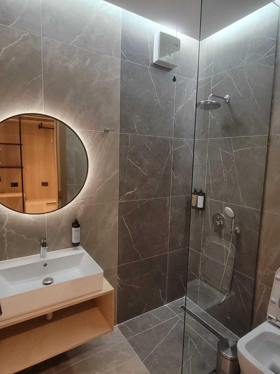 Superior Double Room, Balcony | Bathroom | Shower, rainfall showerhead, hair dryer, slippers