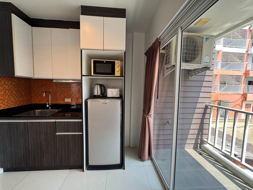 Apartment, 1 Bedroom, Smoking, Balcony | Private kitchen