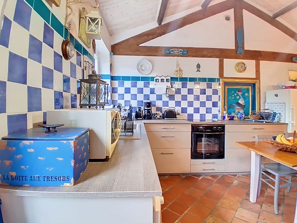 Kitchen / Dining Room