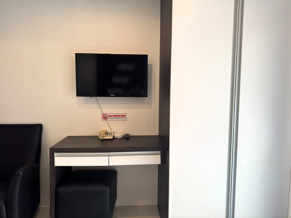 Apartment, 1 Bedroom, Smoking, Balcony | Room amenity
