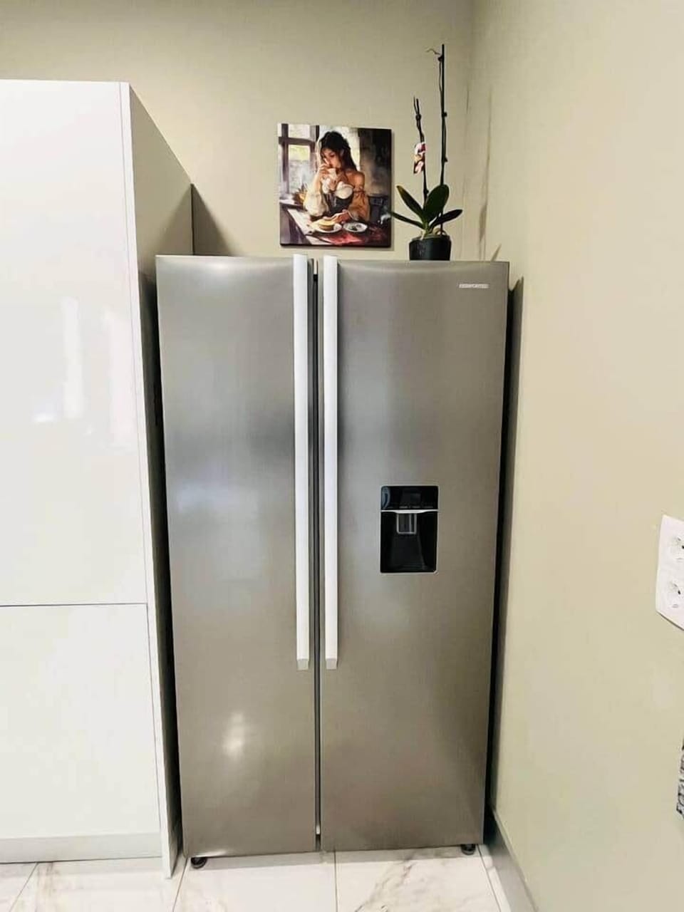 Full size side by side refrigerator