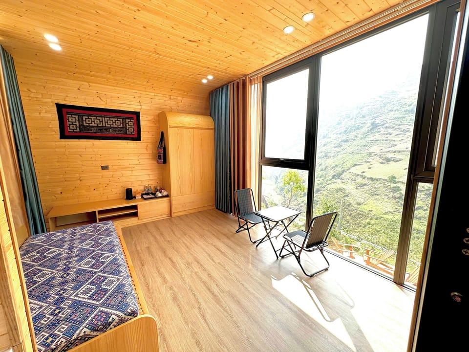 Standard Bungalow | Desk, laptop workspace, soundproofing, free WiFi