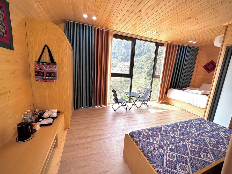 Standard Bungalow | Desk, laptop workspace, soundproofing, free WiFi