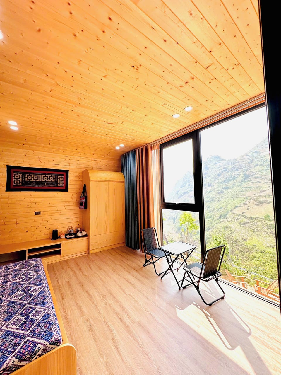 Standard Bungalow | Desk, laptop workspace, soundproofing, free WiFi