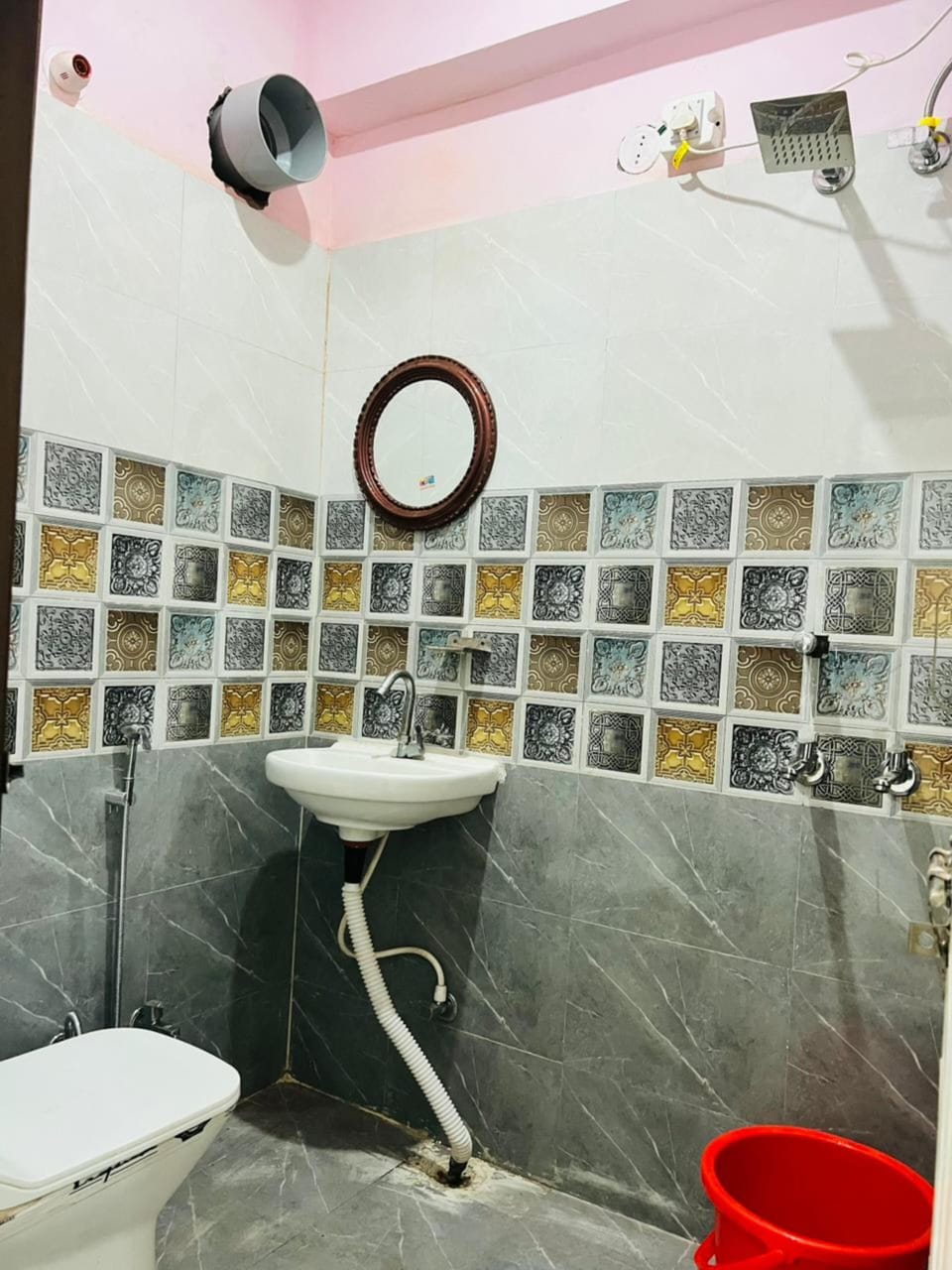 Standard Room | Bathroom | Shower, towels, soap, shampoo