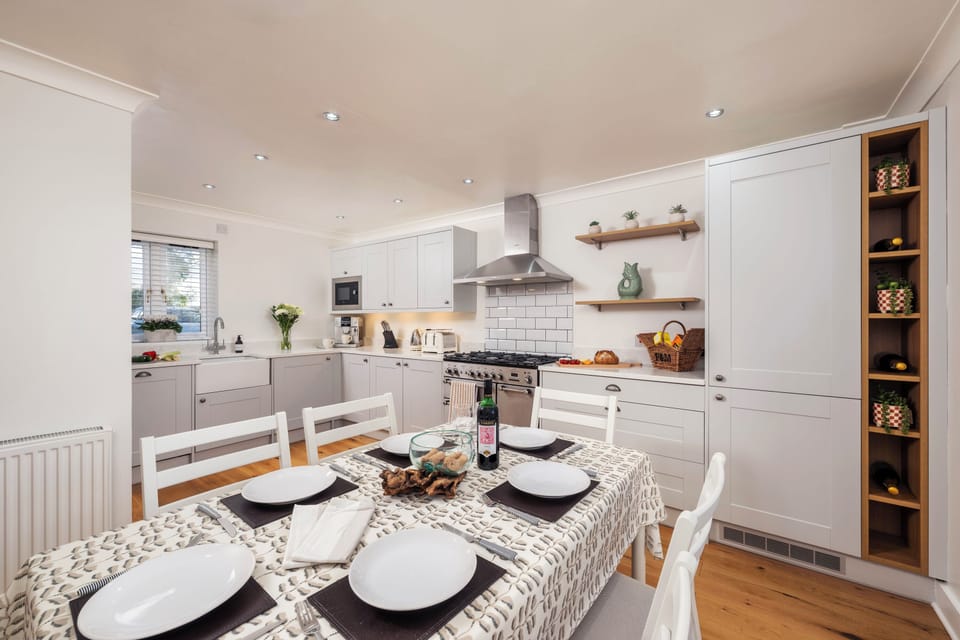 Kitchen and dining area.