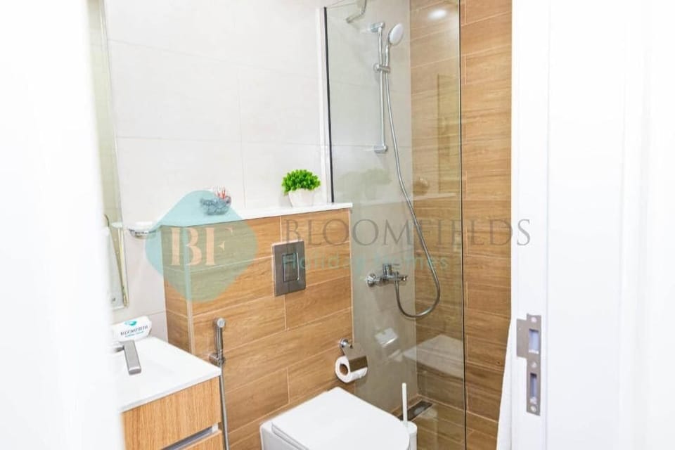 Apartment, Balcony | Bathroom