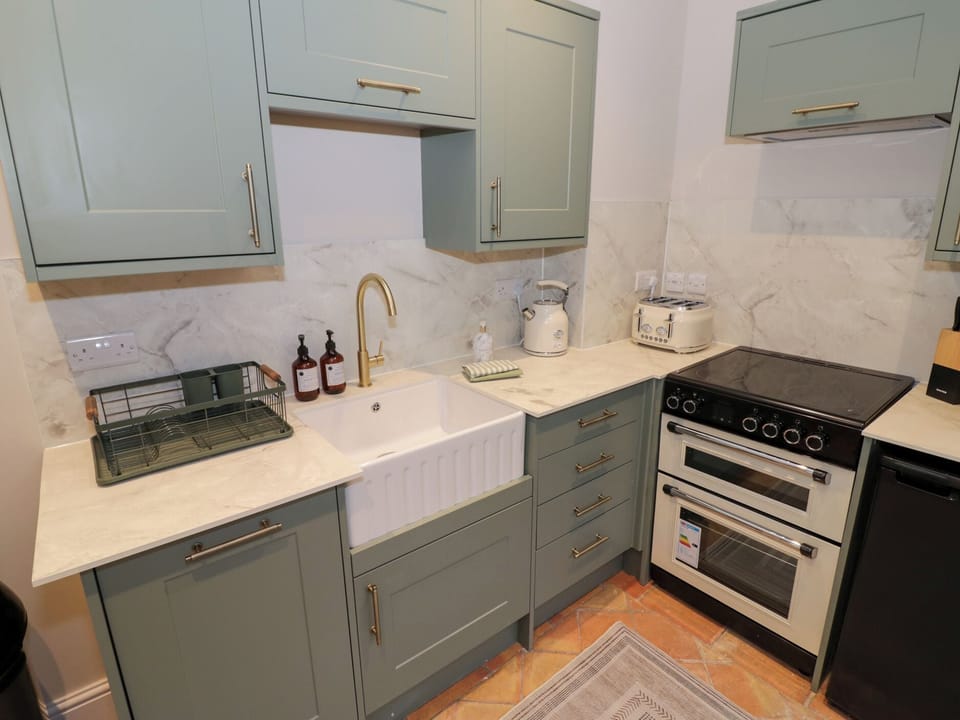 Dishwasher, cookware/dishes/utensils