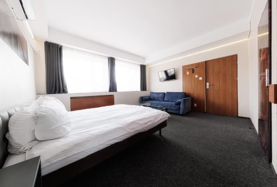 Superior Quadruple Room, 1 Queen Bed with Sofa bed | Desk, free WiFi