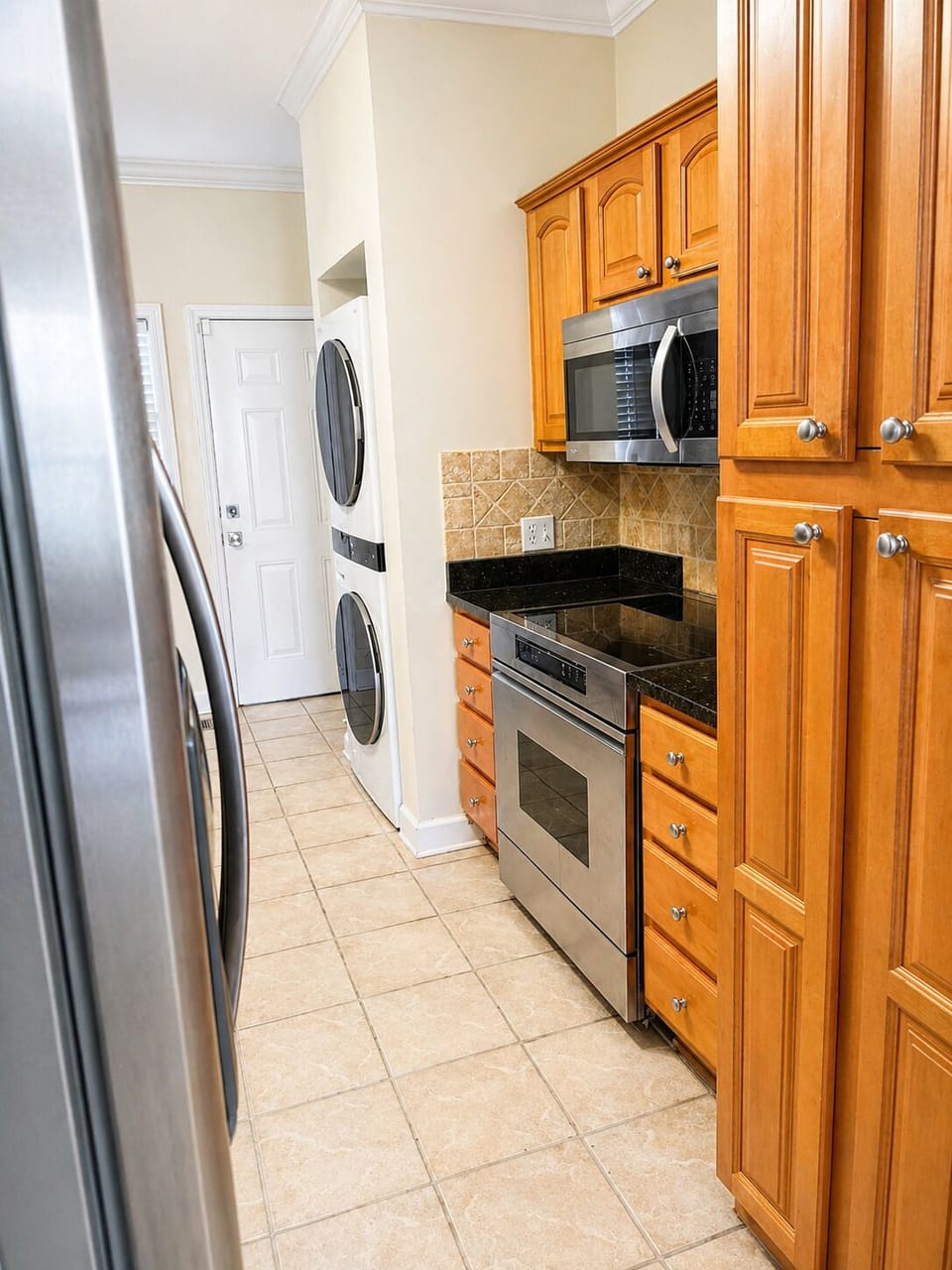 Full kitchen