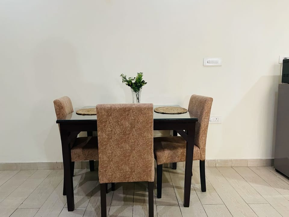 Basic Double Room | Dining