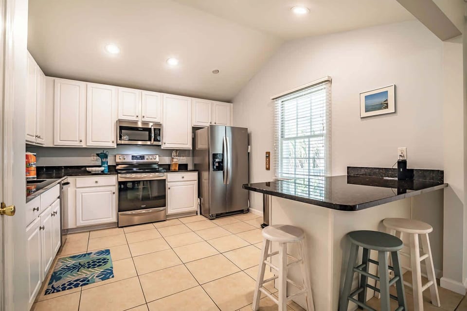 Kitchen with Island Bar
