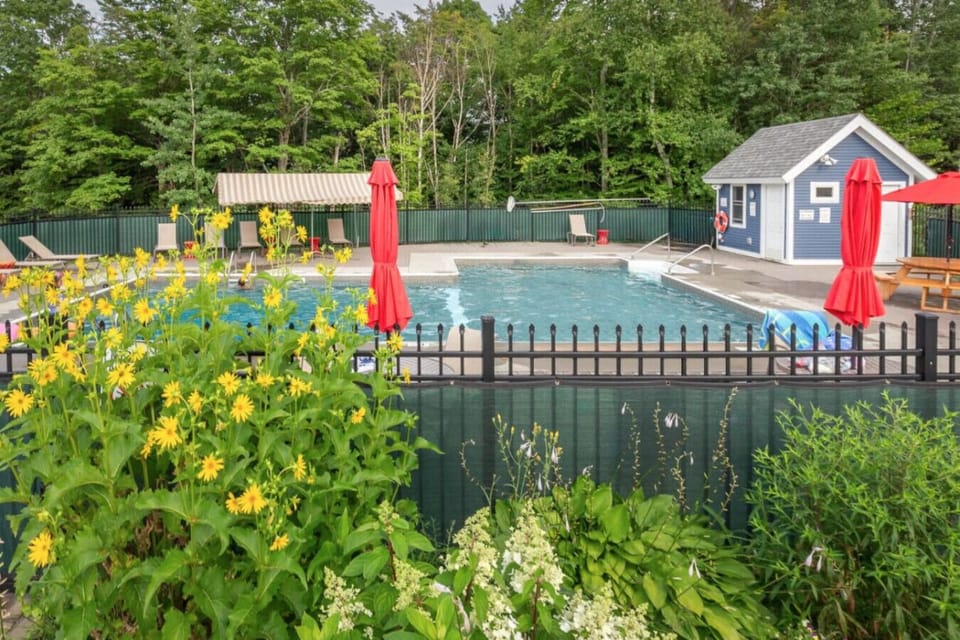 Shared outdoor pool open Memorial Day – Labor Day, 9 AM – 8 PM