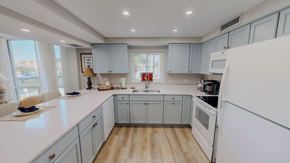 Condo, 3 Bedrooms | Private kitchen | Coffee/tea maker, fridge, oven, toaster