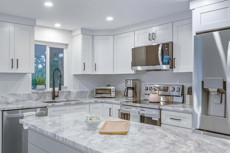House, 2 Bedrooms | Private kitchen | Fridge, oven, stovetop, coffee/tea maker