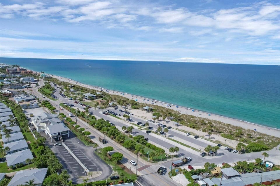 House, 2 Bedrooms | Aerial view