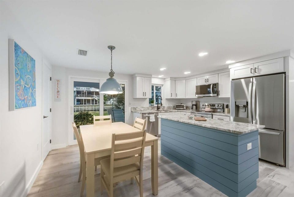 House, 2 Bedrooms | Private kitchen | Fridge, oven, stovetop, coffee/tea maker