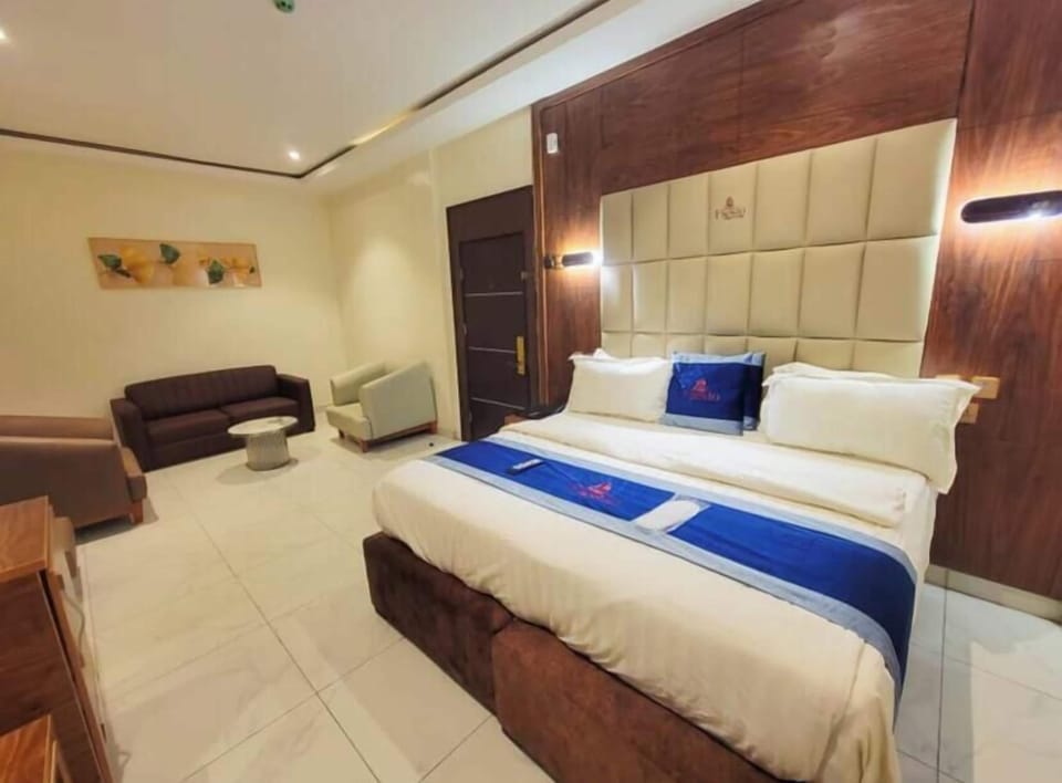 In-room safe, desk, laptop workspace, blackout drapes