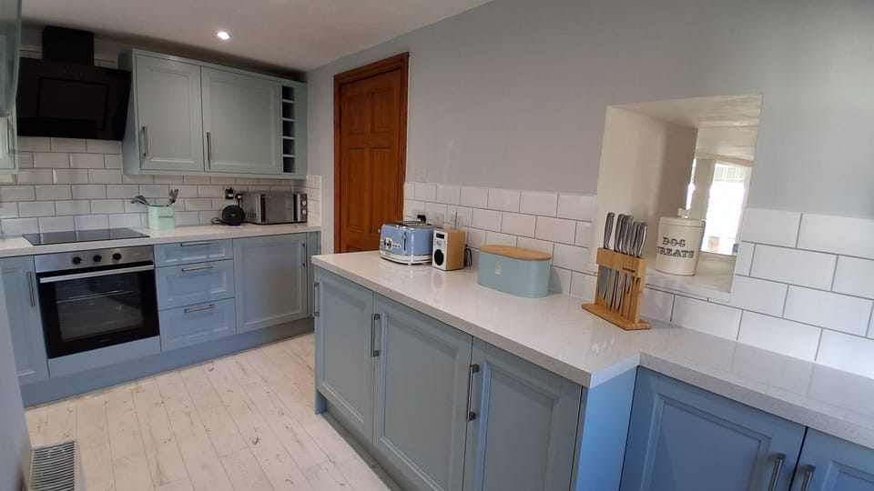 New kitchen fitted in 2025.