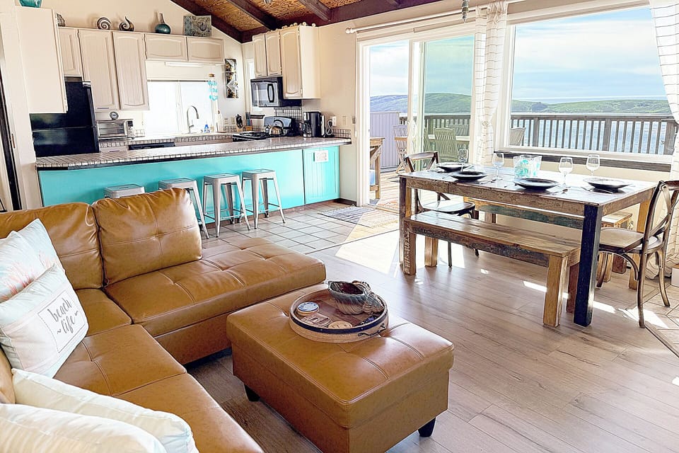 Dinner with a view or relax on the couch for beautiful sunsets!