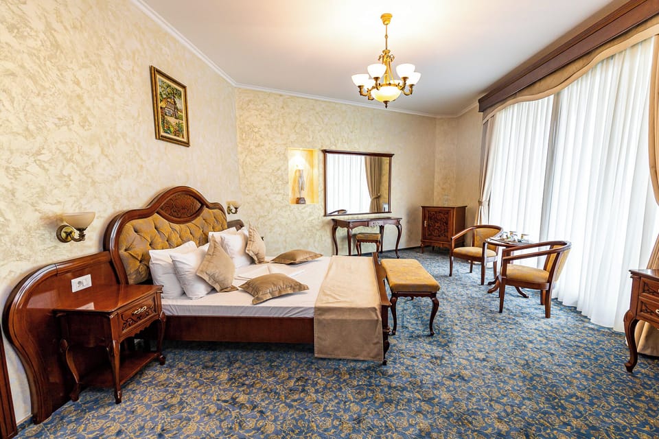 Suite, Balcony, Lake View | Minibar, in-room safe, iron/ironing board, free WiFi
