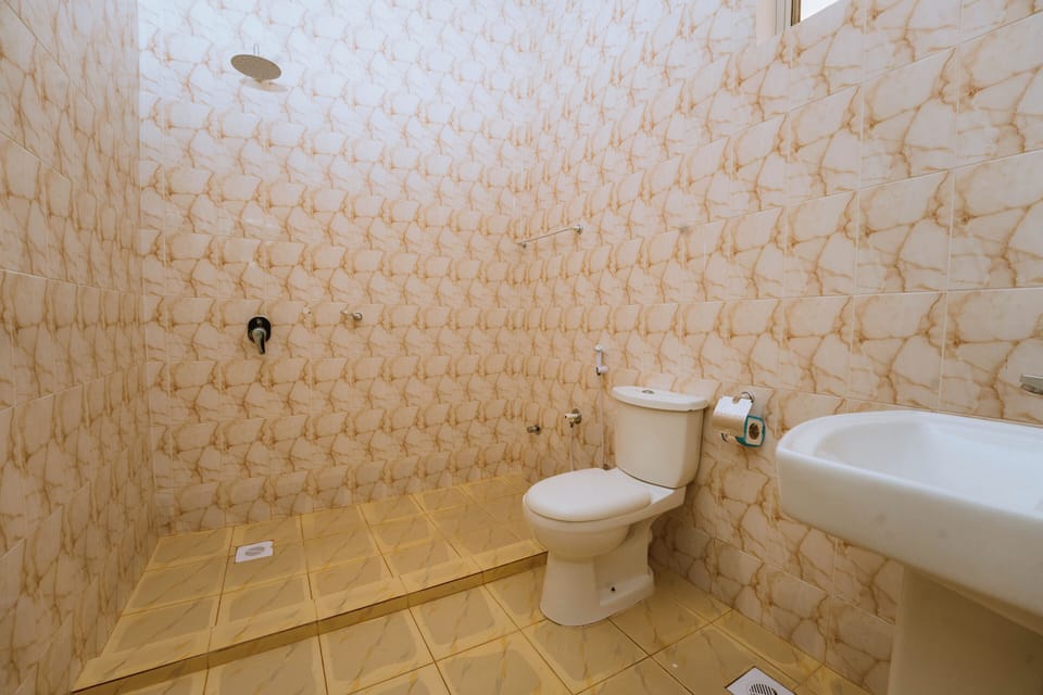 Shower, hair dryer, bathrobes, slippers