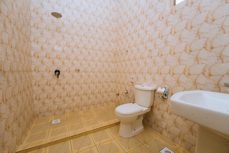 Shower, hair dryer, bathrobes, slippers