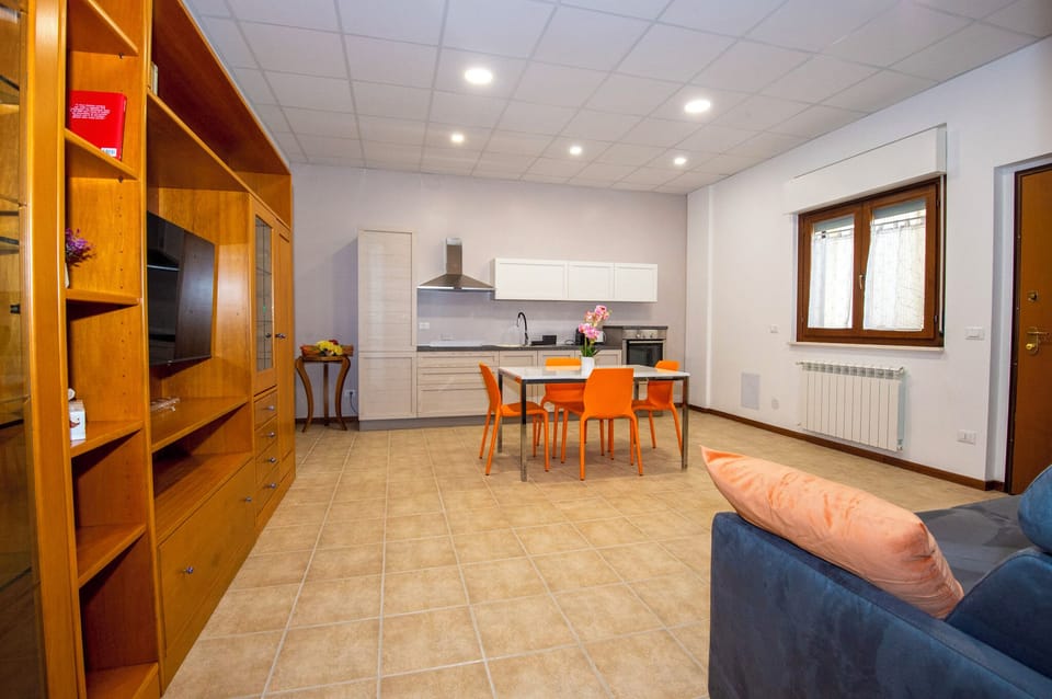 Full-size fridge, microwave, oven, stovetop