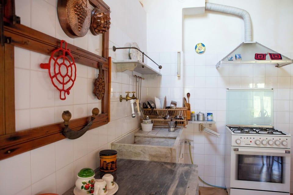 Full-size fridge, oven, stovetop, cookware/dishes/utensils
