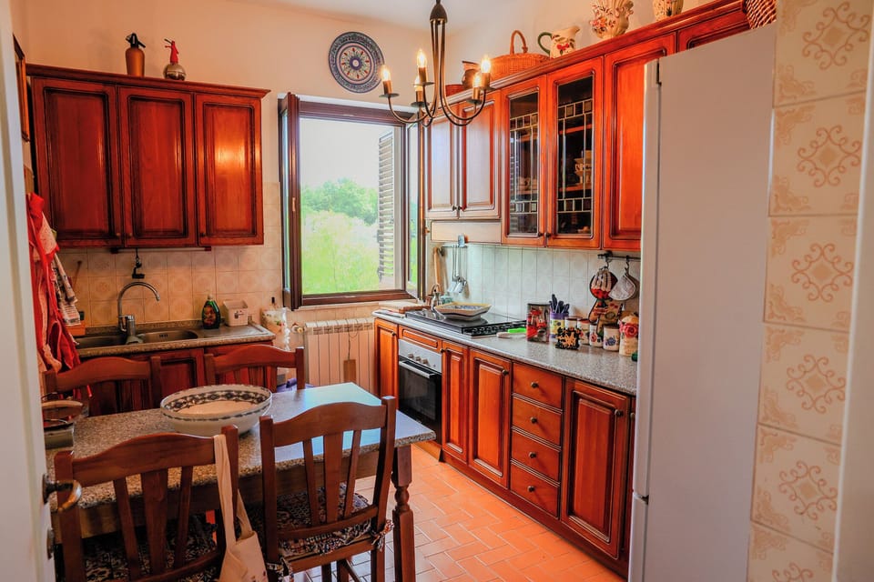 Full-size fridge, oven, stovetop, cookware/dishes/utensils