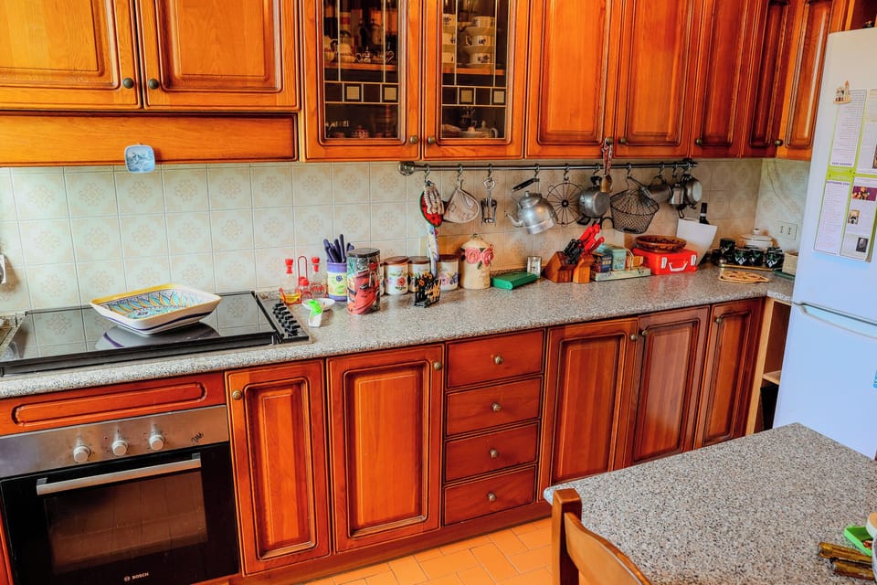Full-size fridge, oven, stovetop, cookware/dishes/utensils