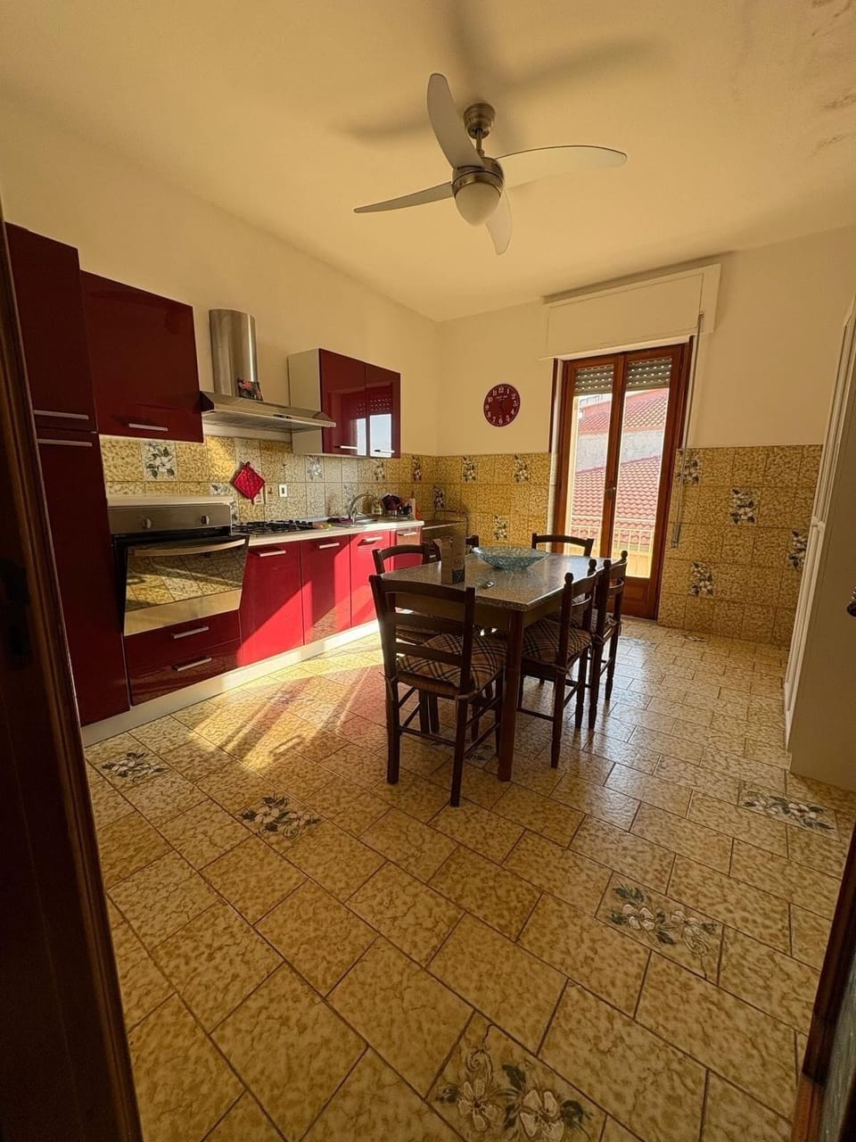 Fridge, oven, stovetop, cookware/dishes/utensils
