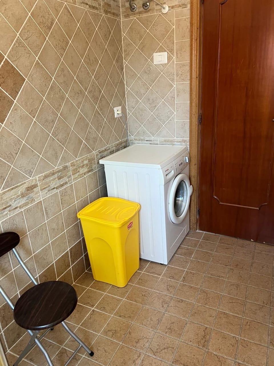 Hair dryer, bidet, towels, toilet paper