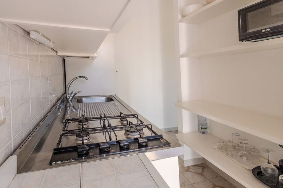 Full-size fridge, microwave, stovetop, cookware/dishes/utensils