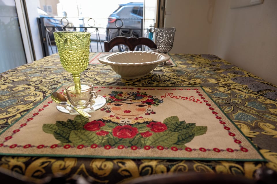 Deluxe Apartment | Private kitchen | Full-size fridge, microwave, oven, stovetop