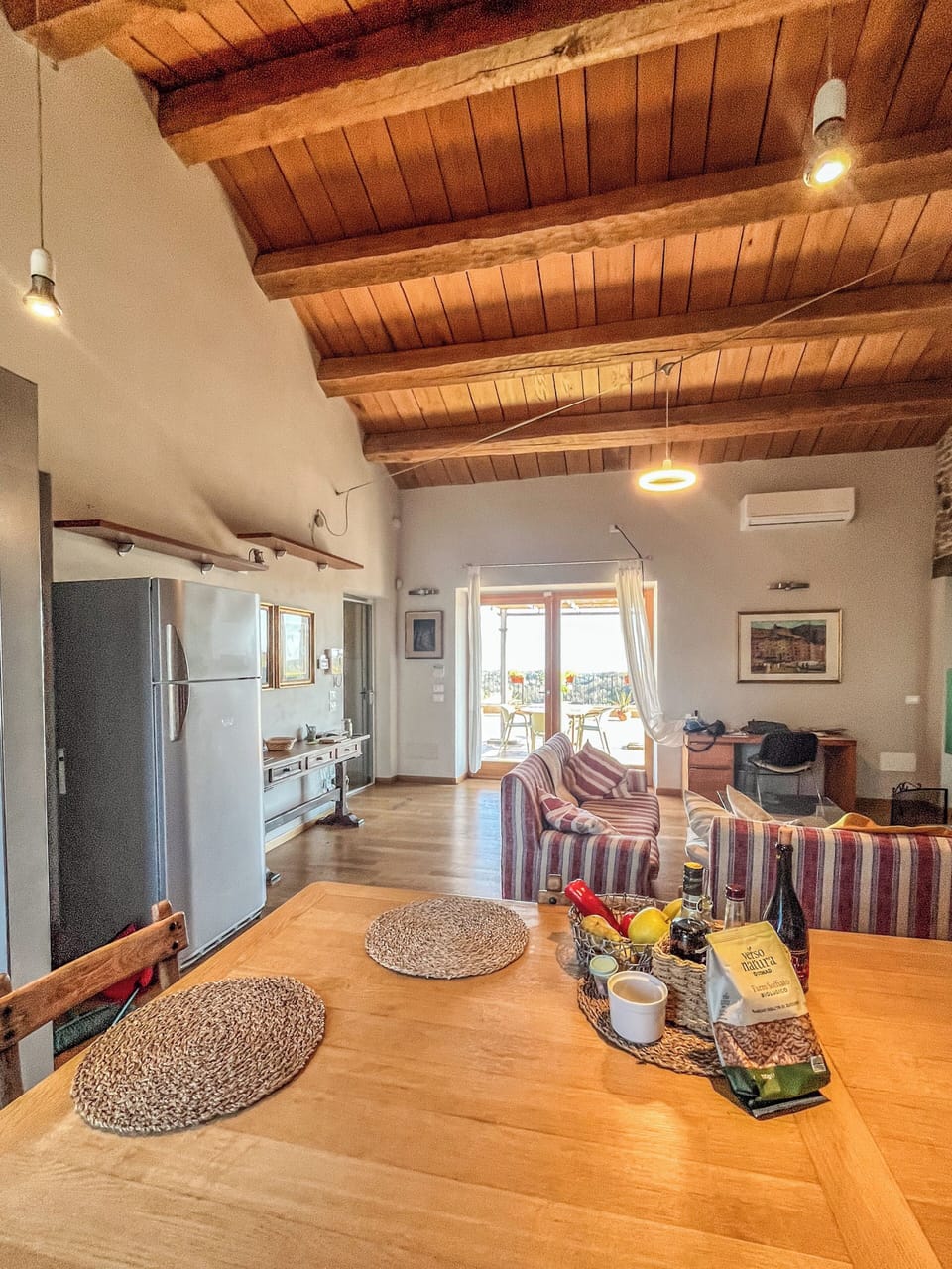 Deluxe Apartment | Private kitchen | Full-size fridge, microwave, oven, stovetop