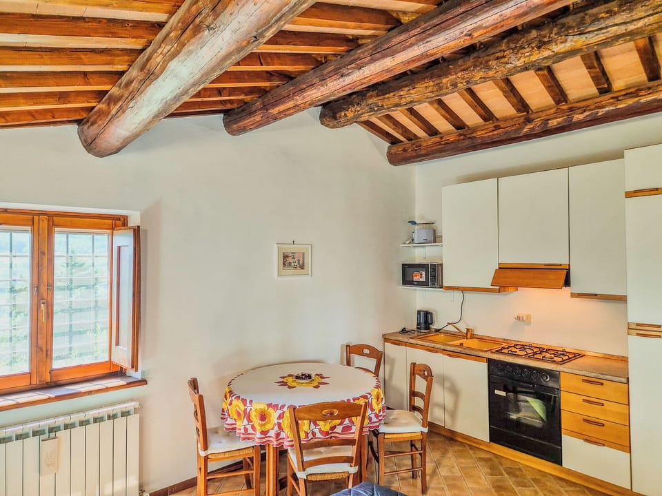 Deluxe Apartment | Private kitchen | Full-size fridge, oven, stovetop, cookware/dishes/utensils