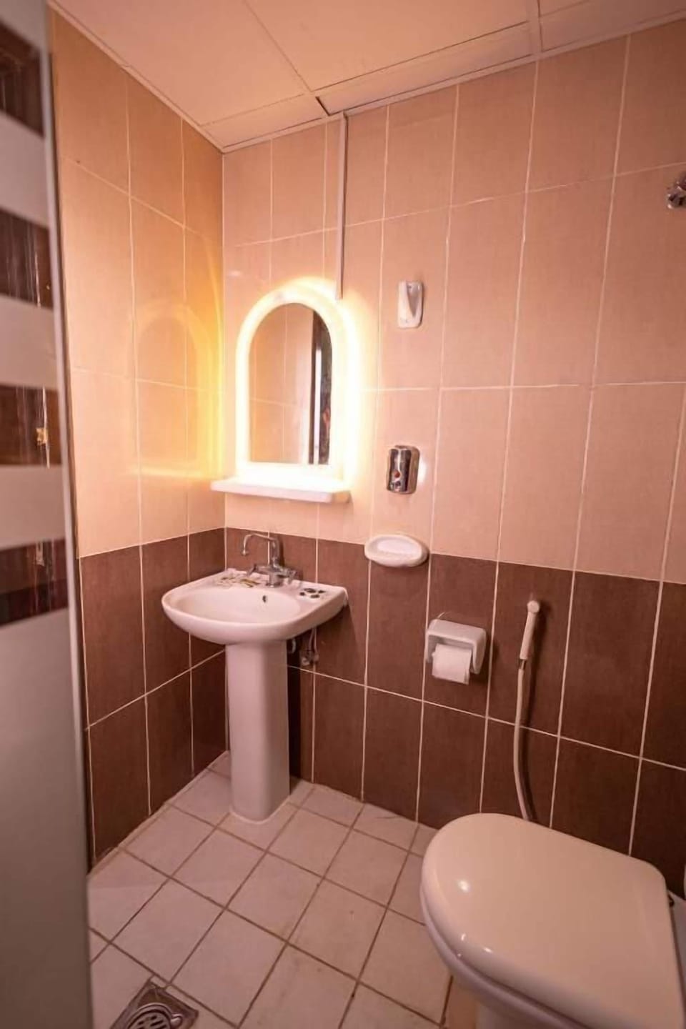 Separate tub and shower, hair dryer, bidet, towels