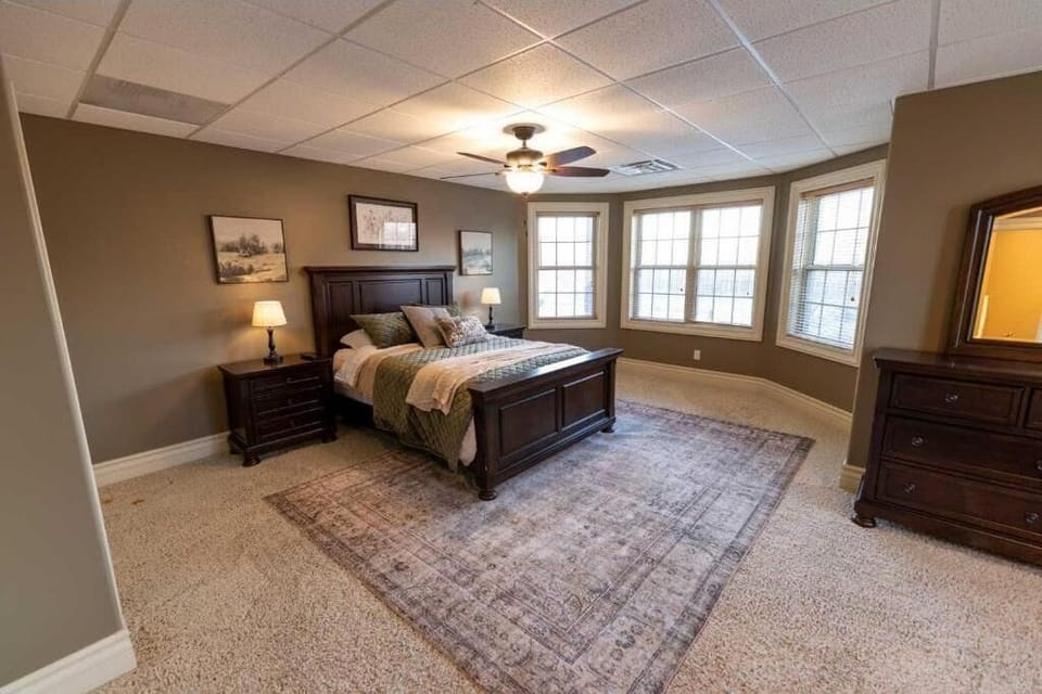 Cribs (surcharge), rollaway beds (surcharge), WiFi (free), bed sheets
