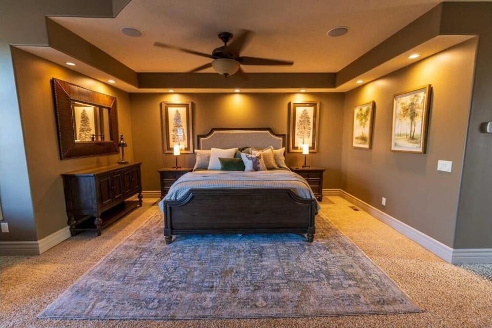 Cribs (surcharge), rollaway beds (surcharge), WiFi (free), bed sheets