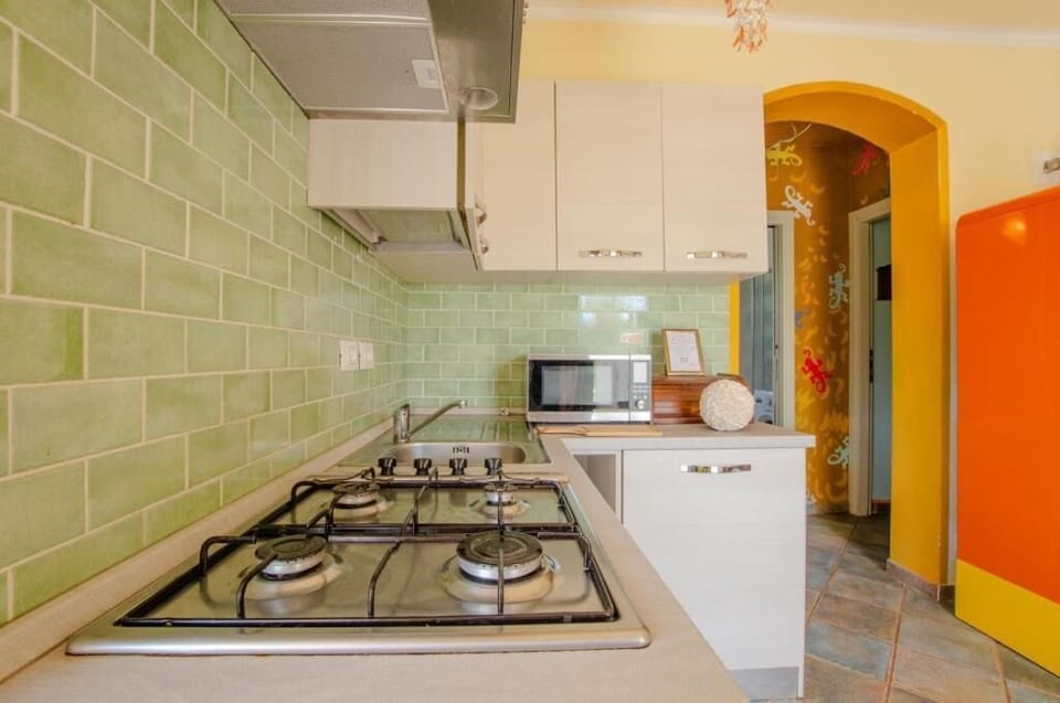 Superior Villa, Garden View | Private kitchenette | Fridge, stovetop, dining tables