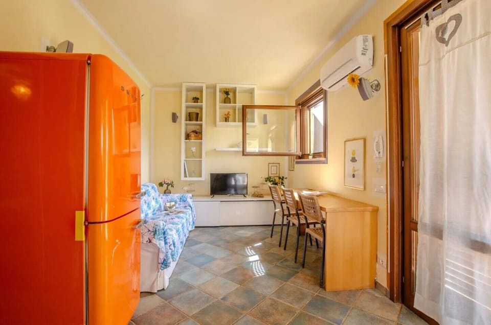 Superior Villa, Garden View | Living room | 24-inch flat-screen TV with digital channels