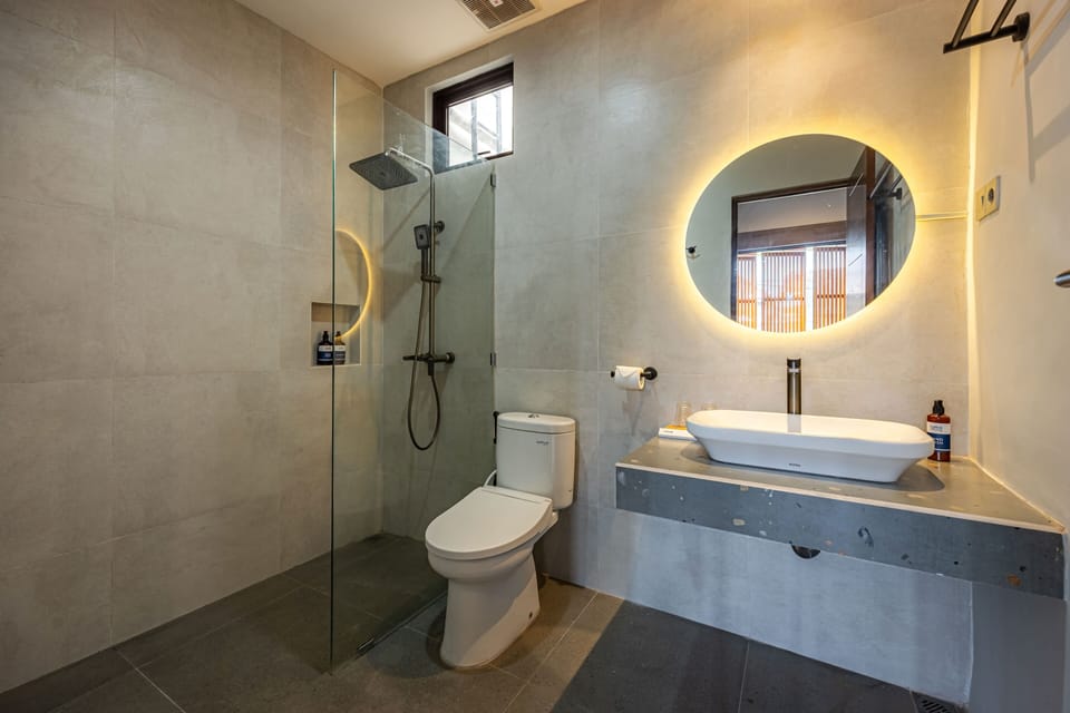 Superior Room, 1 Queen Bed | Bathroom