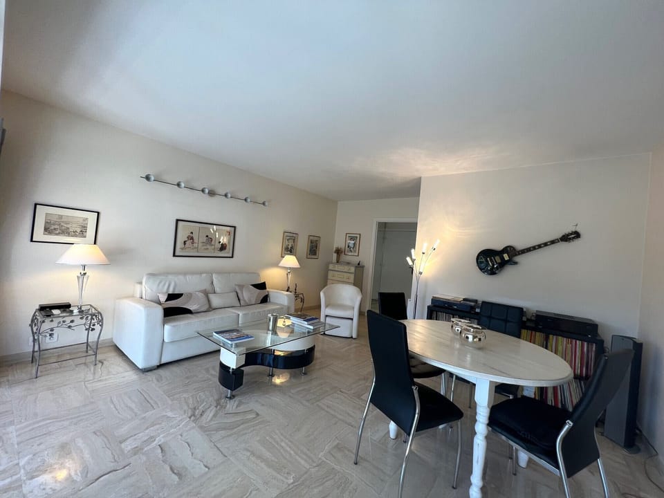 dining-room-alexandra-appartment