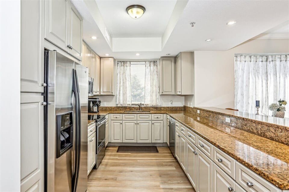 Full kitchen