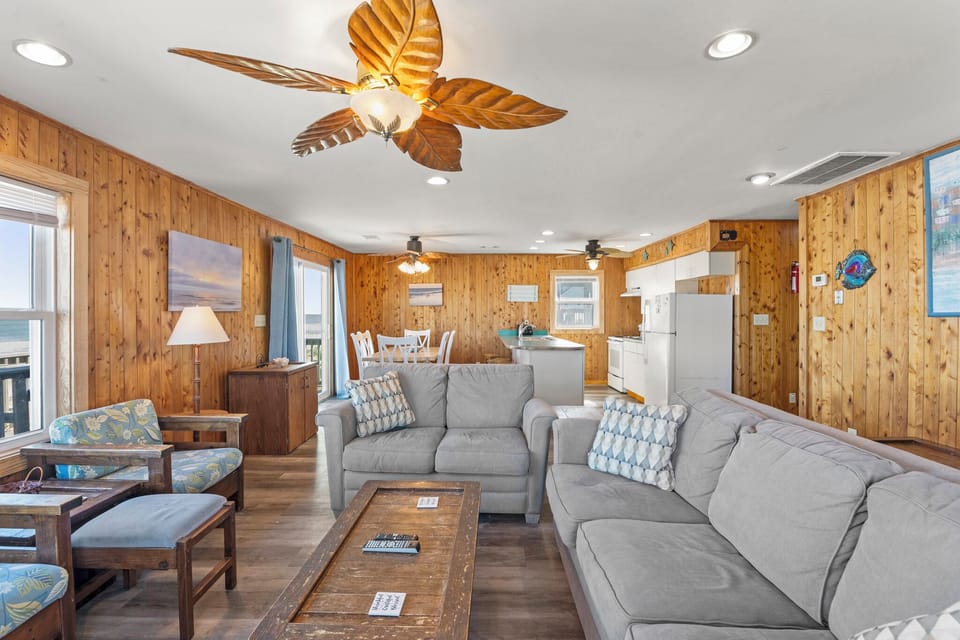 SN0421: Pelican Sunrise | Mid Level Living Area