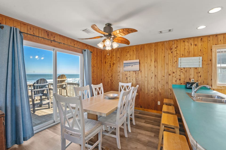 SN0421: Pelican Sunrise | Mid Level Dining Area