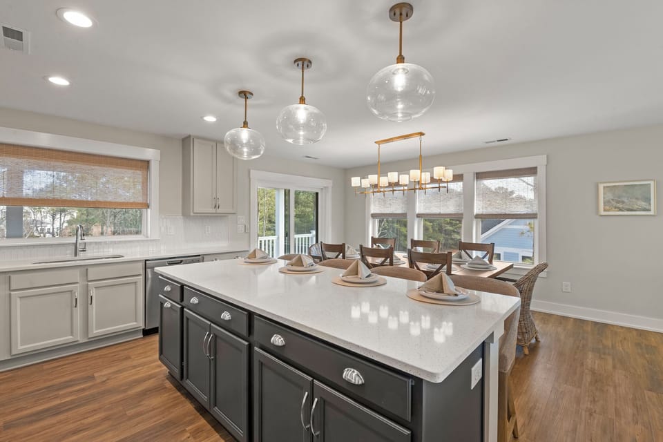 CC136: Breezy Does It | Top Level Dining Area