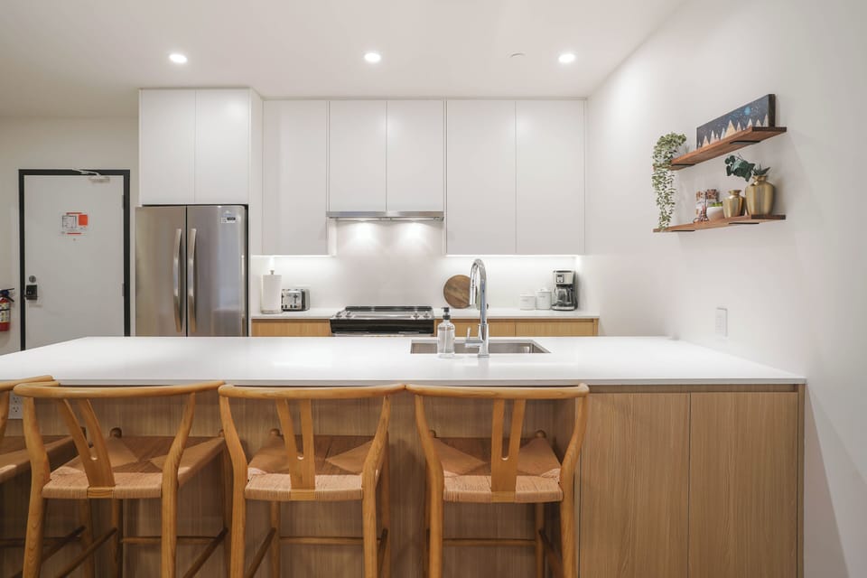 Comfort Condo, Balcony, Mountain View | Private kitchen | Full-size fridge, microwave, oven, stovetop
